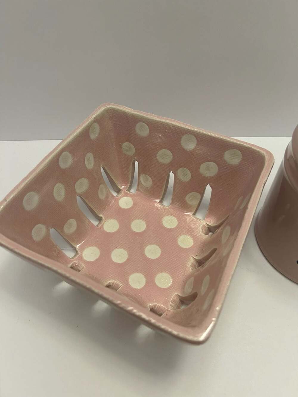 Signature Housewares Pink Polka Dot Ceramic Berry Colander Bowl